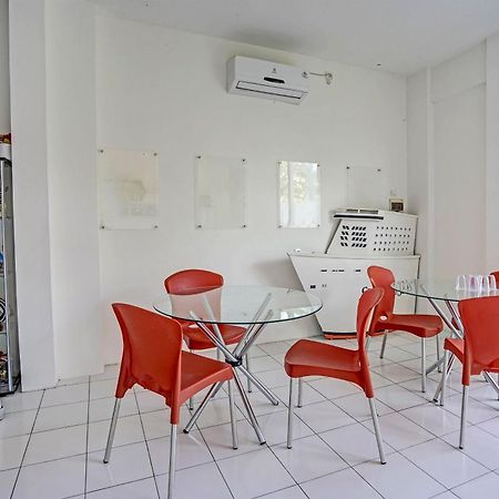 Oyo Life 91594 Bungah Residence Syariah Gresik Exterior foto