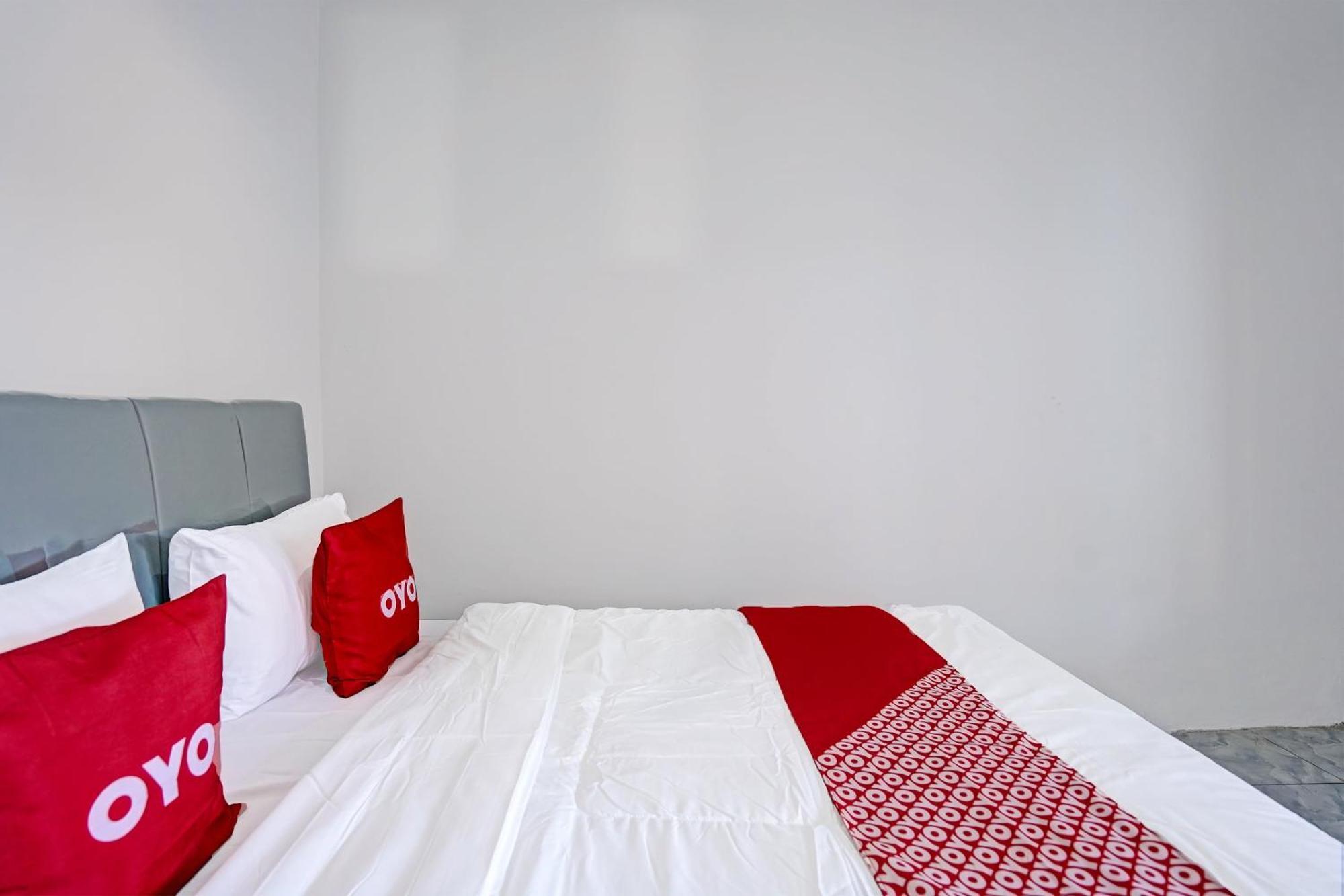 Oyo Life 91594 Bungah Residence Syariah Gresik Exterior foto