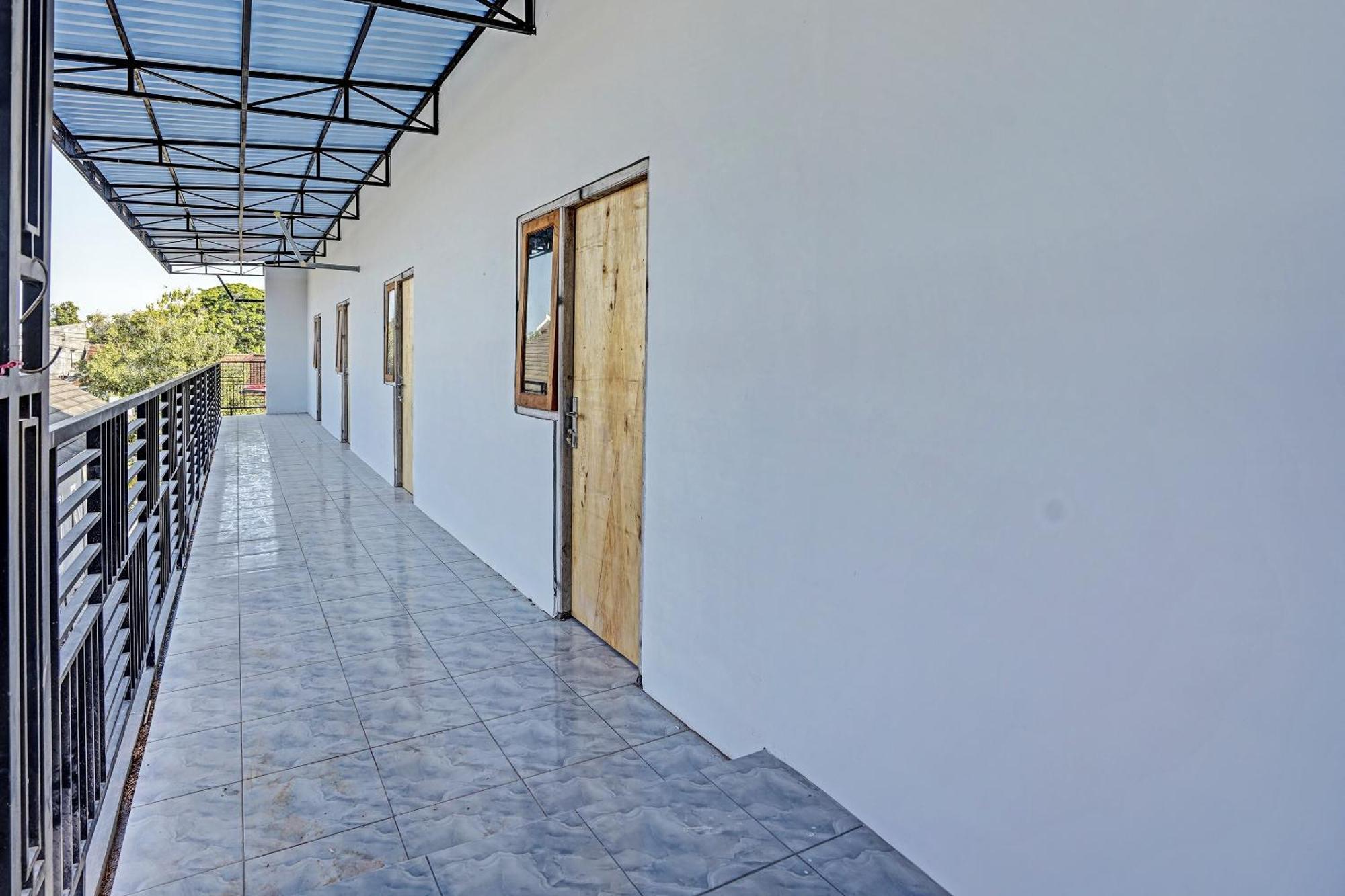 Oyo Life 91594 Bungah Residence Syariah Gresik Exterior foto